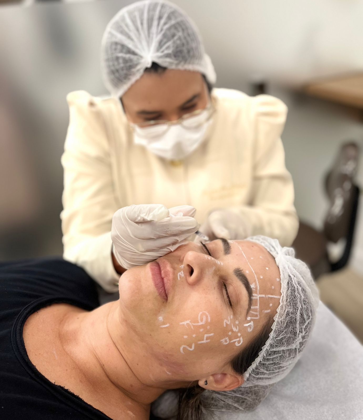 Consulta de suplementação personalizada e aplicação de vitaminas pela Dra. Auane Prudêncio